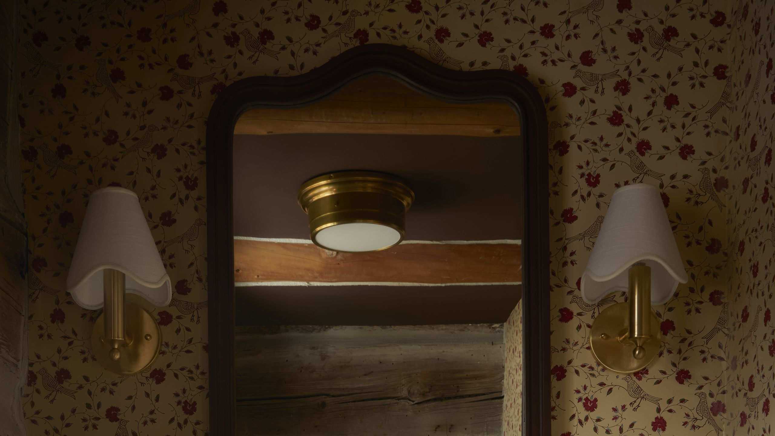 Wallpaper Isn’t Back – It Never Left, But the Way I’m Using It Now Feels Like a Total Upgrade