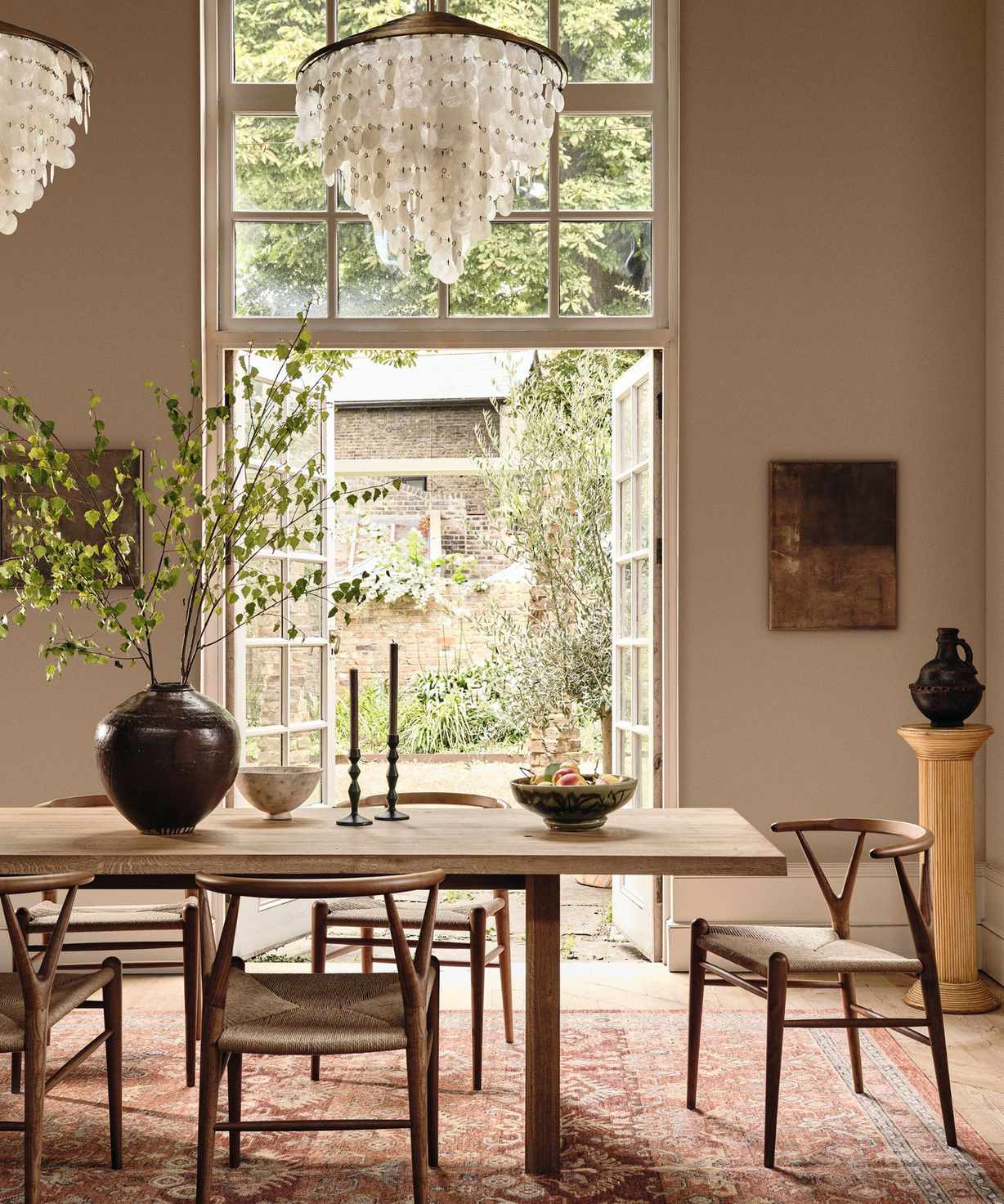 Dining room walls in Beige 02, Lick