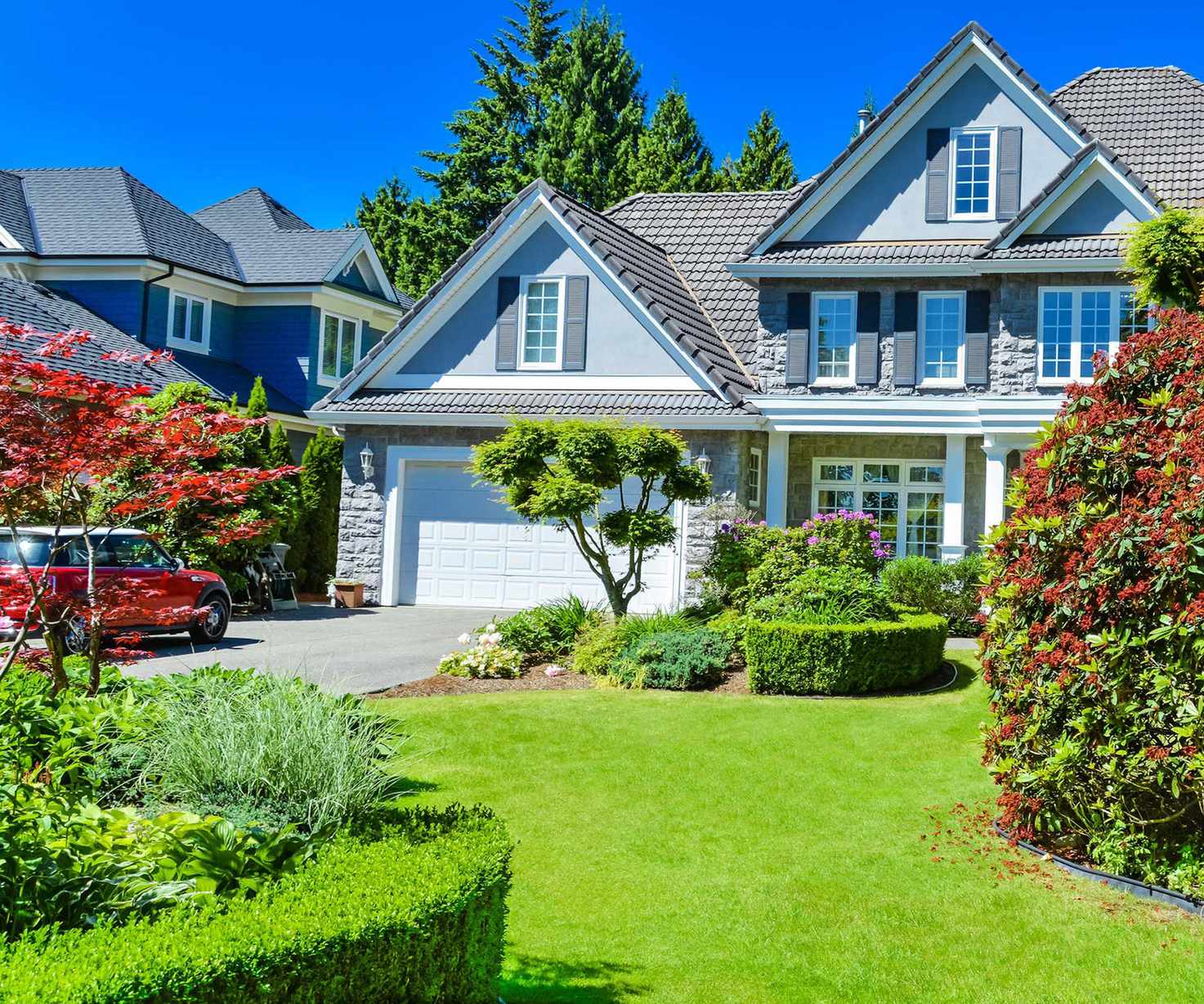Front of house with a driveway and lawn