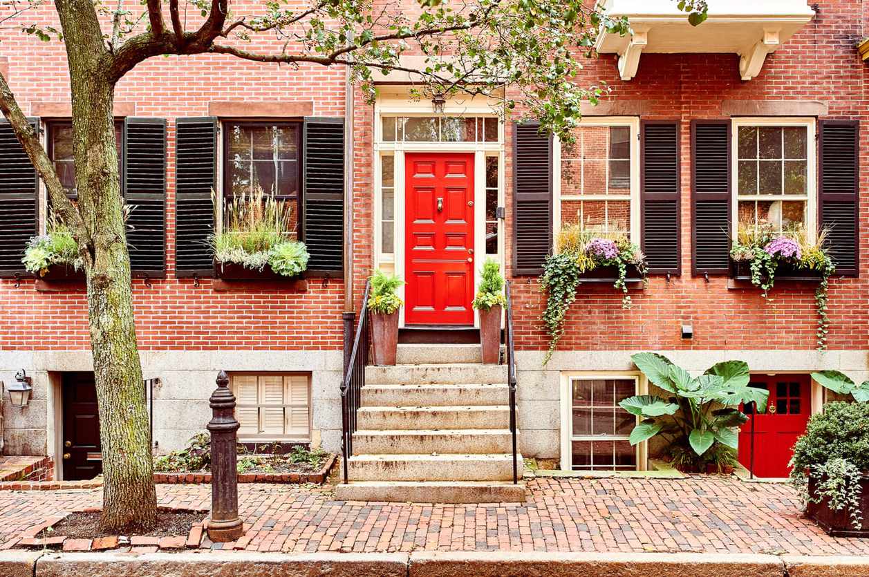 Should You Buy a House This Year? How To Tell If It’s The Right Time