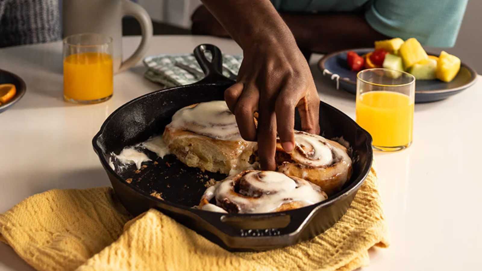 Replacing Your Low Smoke Point Oil Is the Key to Perfectly Seasoned Cast Iron – Professional Chefs Reveal the Ideal Swap