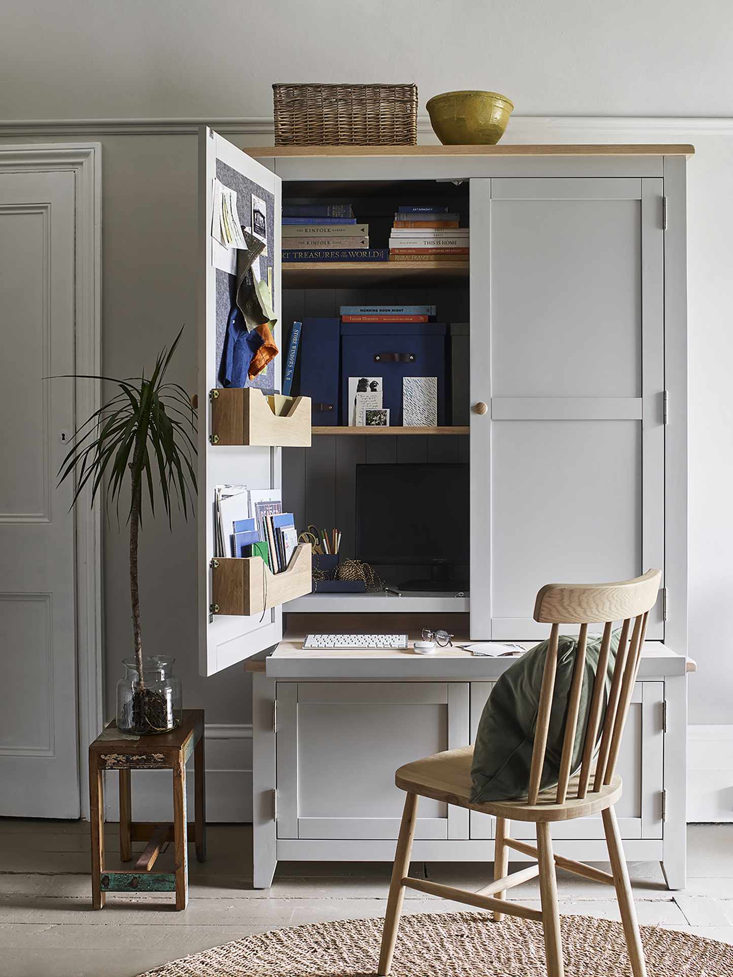 Hideaway desk unit