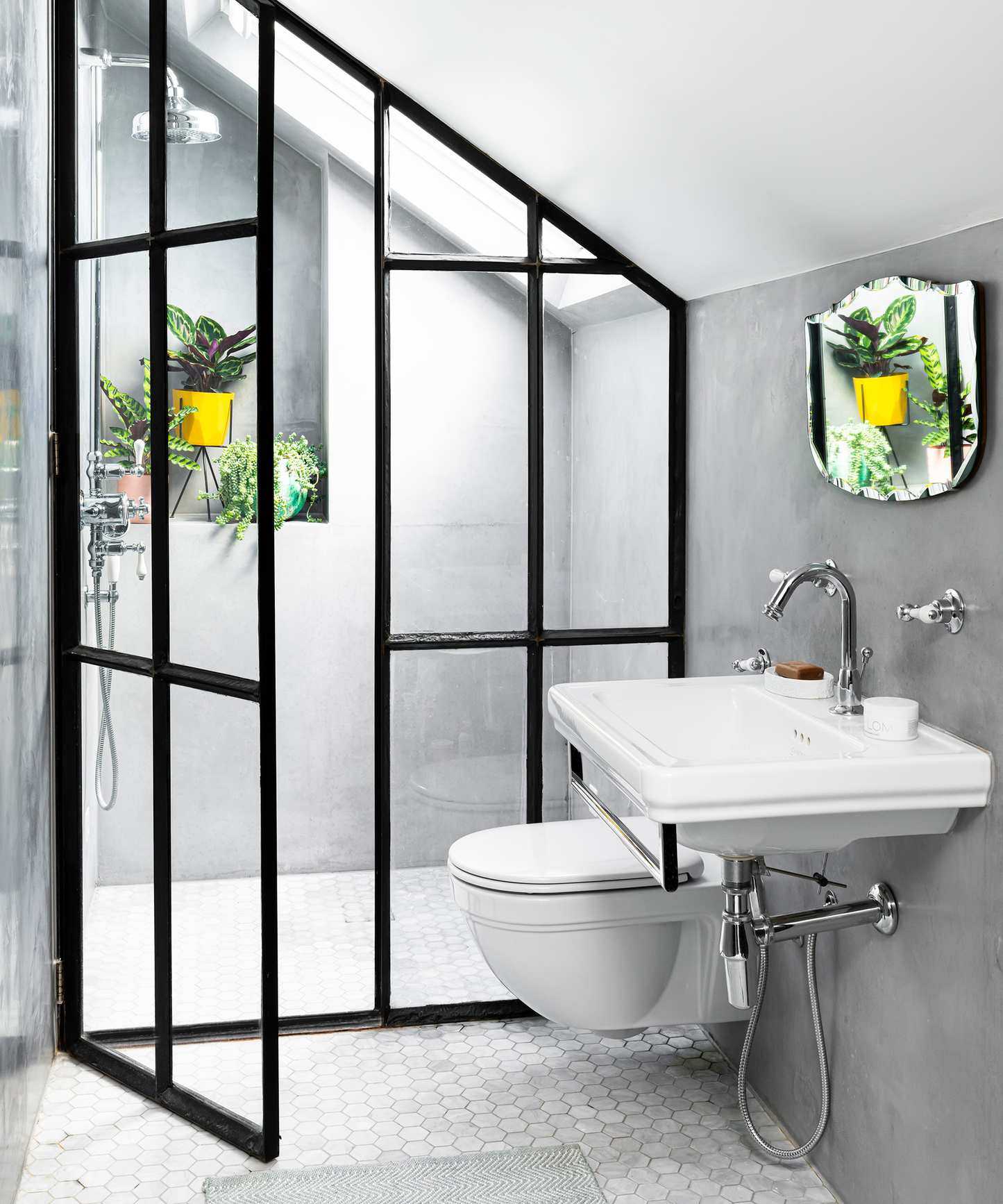 Small-bathroom-idea-shower-in-the-eaves