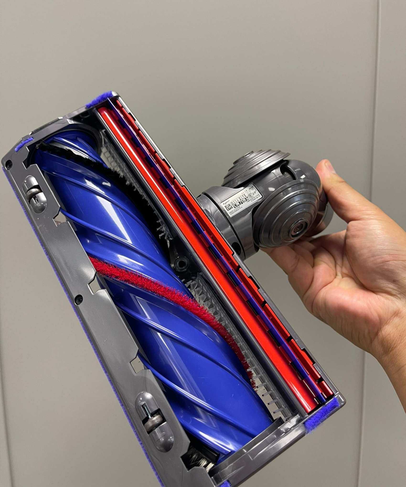 Closeup of the Dyson V11's Motorbar attachment in Future test center