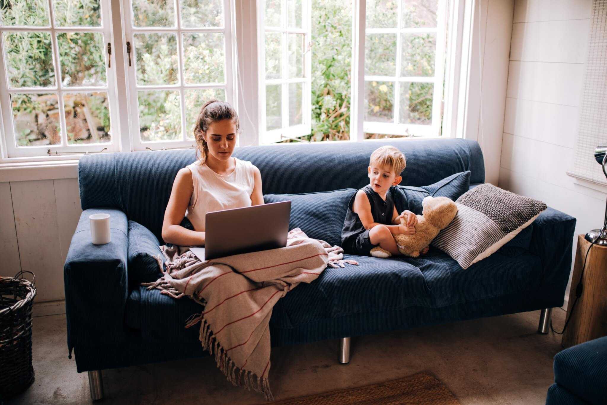 How to Manage Your Full-Time Job And Side Hustle Without Burning Out