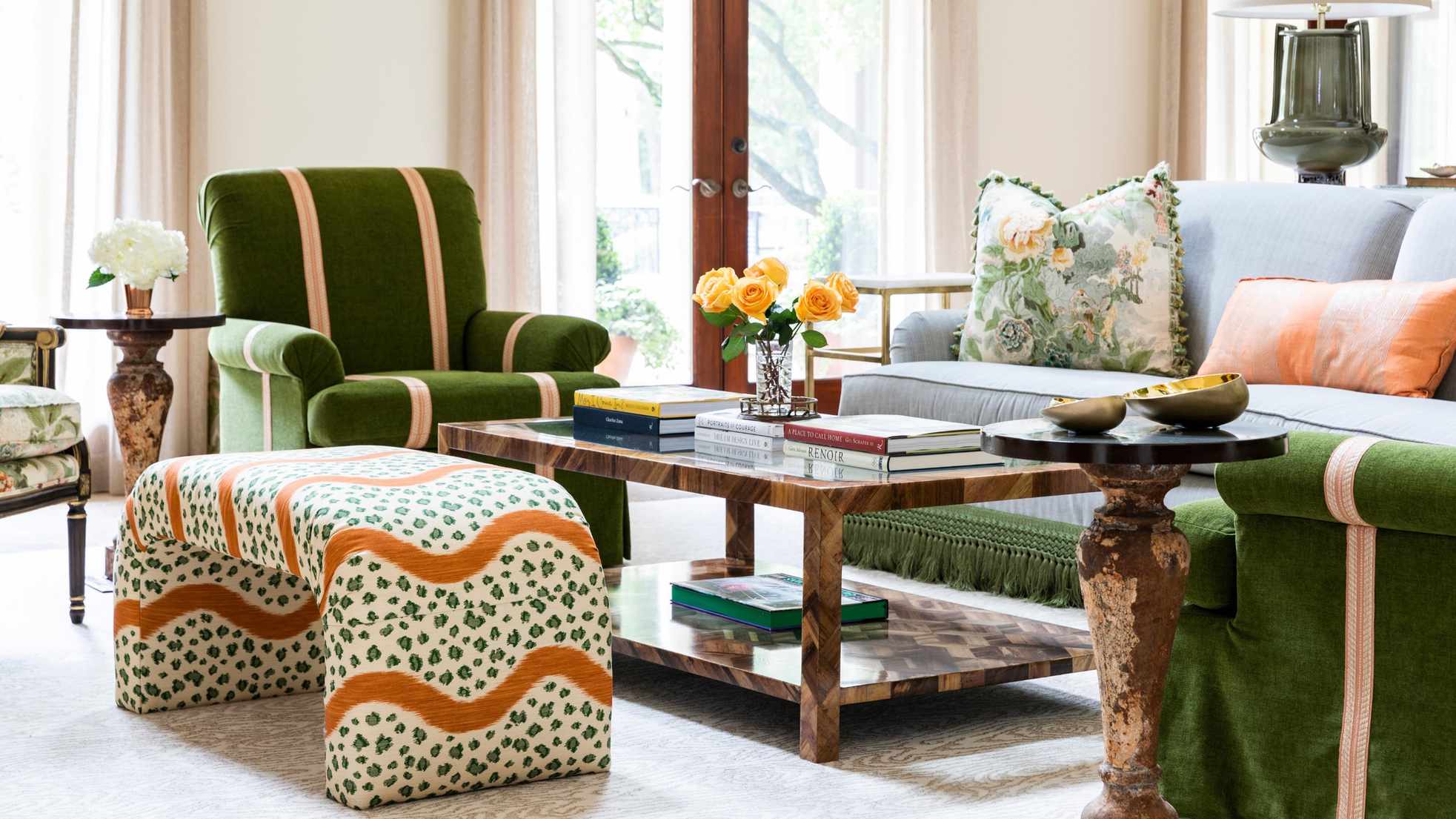 Neutral living room with bold