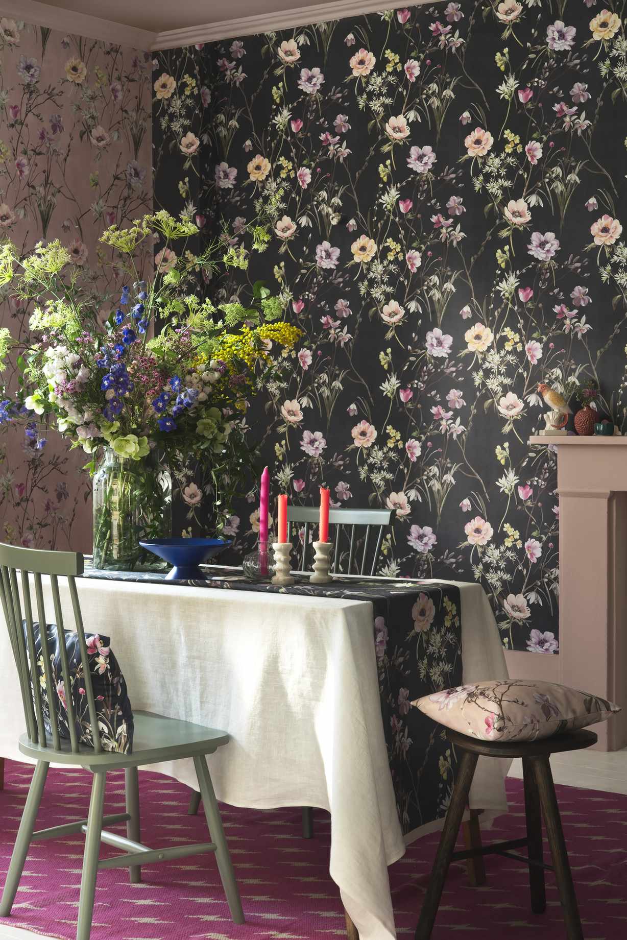 Hope &amp; Bloom wallpaper, Woodchip &amp; Magnolia in a dining room