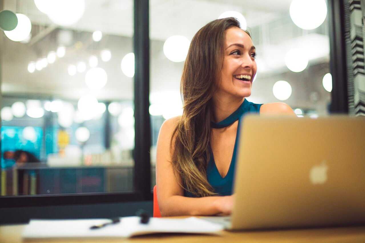 6 Hacks to Look Like She-EO Material at Work