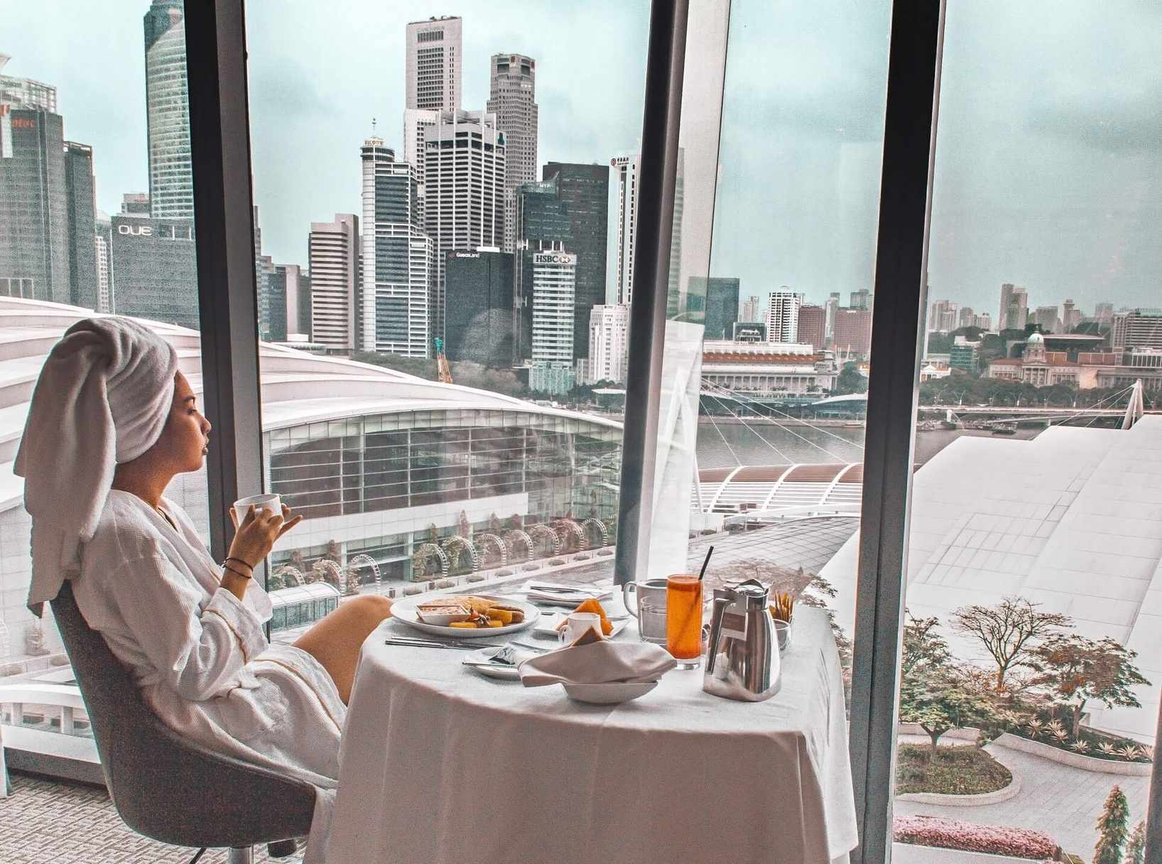8 Warning Signs You’re Living Beyond Your Means