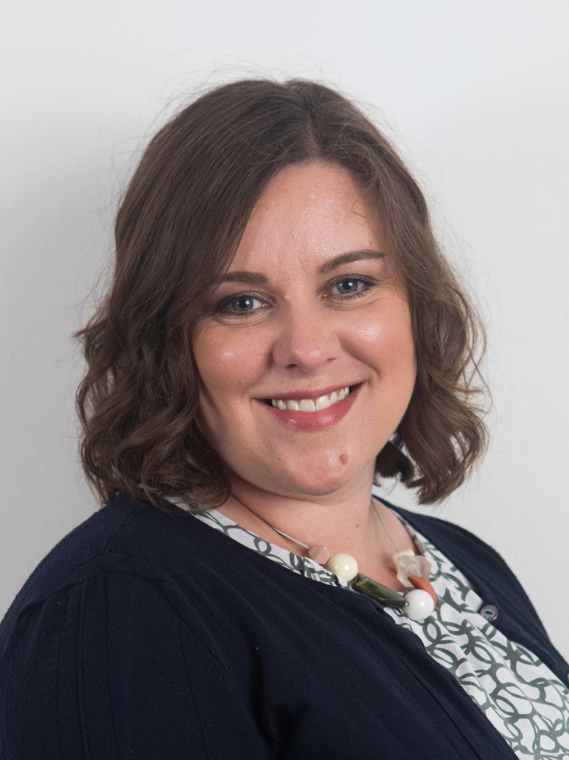 expert headshot of Helen Shaw, Benjamin Moore paint