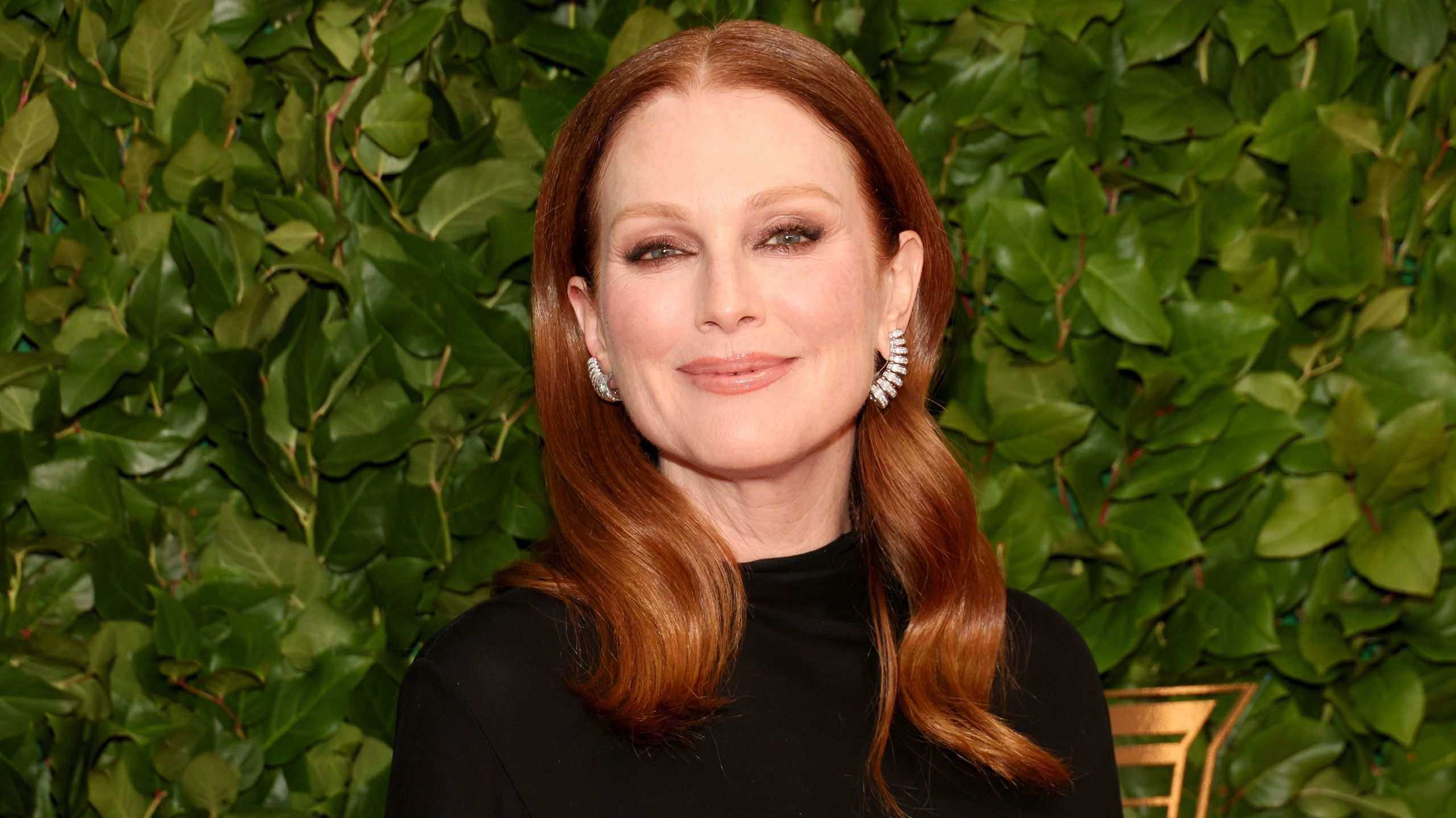 Julianne Moore’s Modernist Lap Pool Uses Wooden Details for a Therapeutic, Scandi-Style Yard – It’s a Wildflower Sanctuary Like No Other