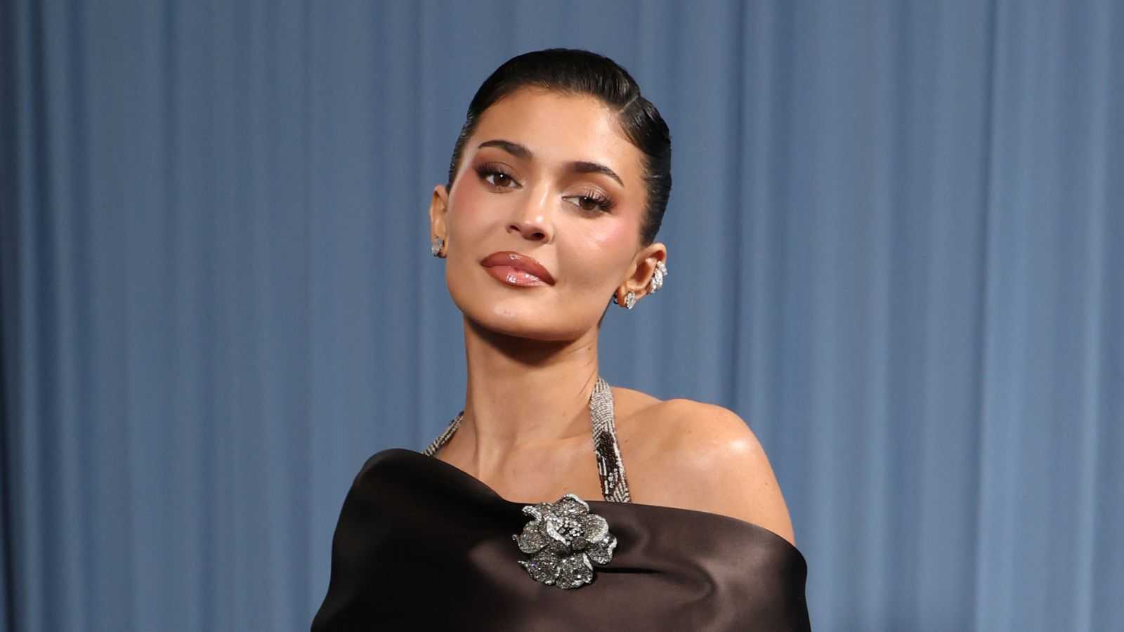 Kylie Jenner’s Living Room Shows Us How to Make ‘Dated’ Colors Look Utterly Timeless