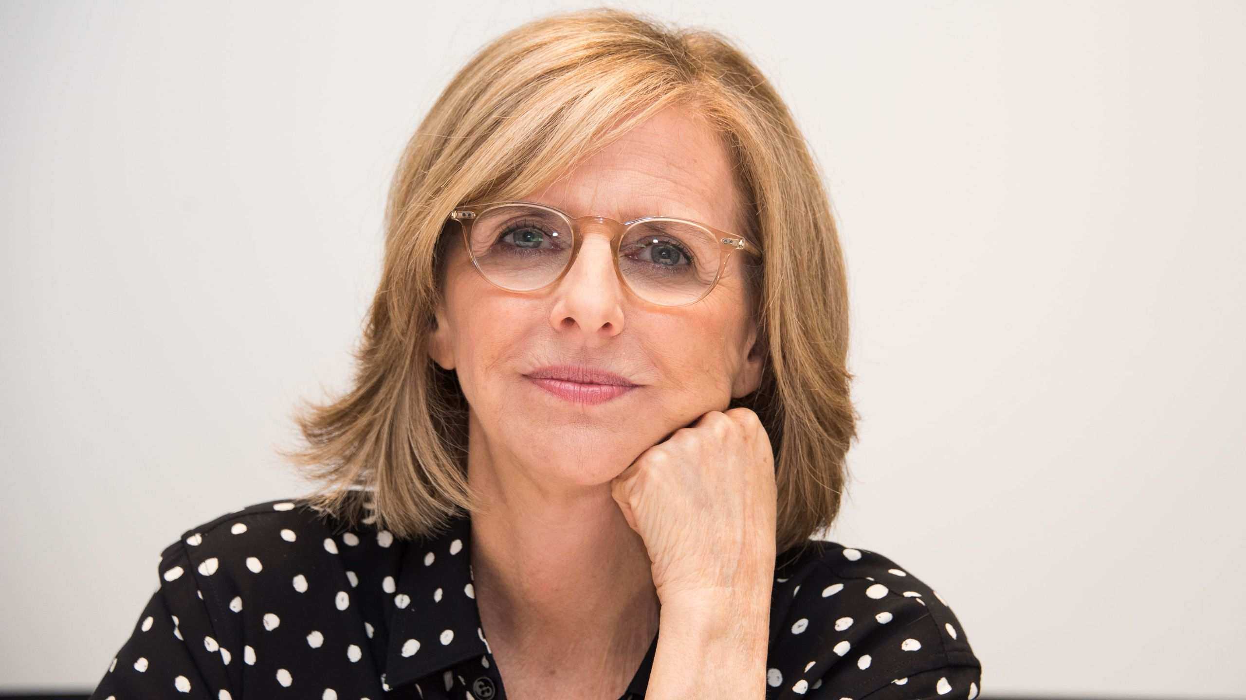 Nancy Meyers elevates her front porch with a variety of climbing and potted plants – experts say they're naturally fresh and inviting