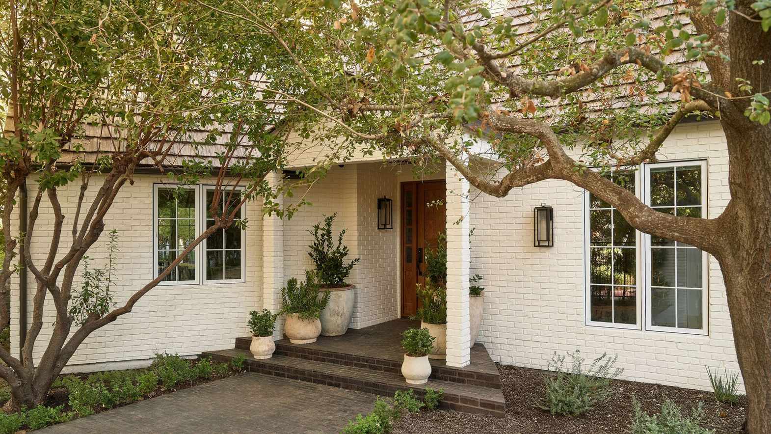 This LA Home Unfolds Like a Boutique Hotel – But it’s the ‘Anti-Open-Plan Open-Plan’ and 3 Paint Color Rule That Make it Feel Like Home