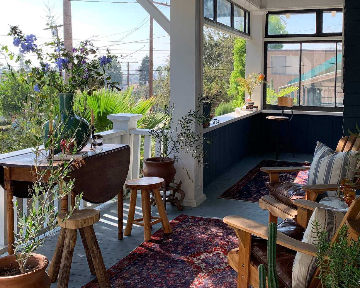An example of indoor outdoor front porch ideas