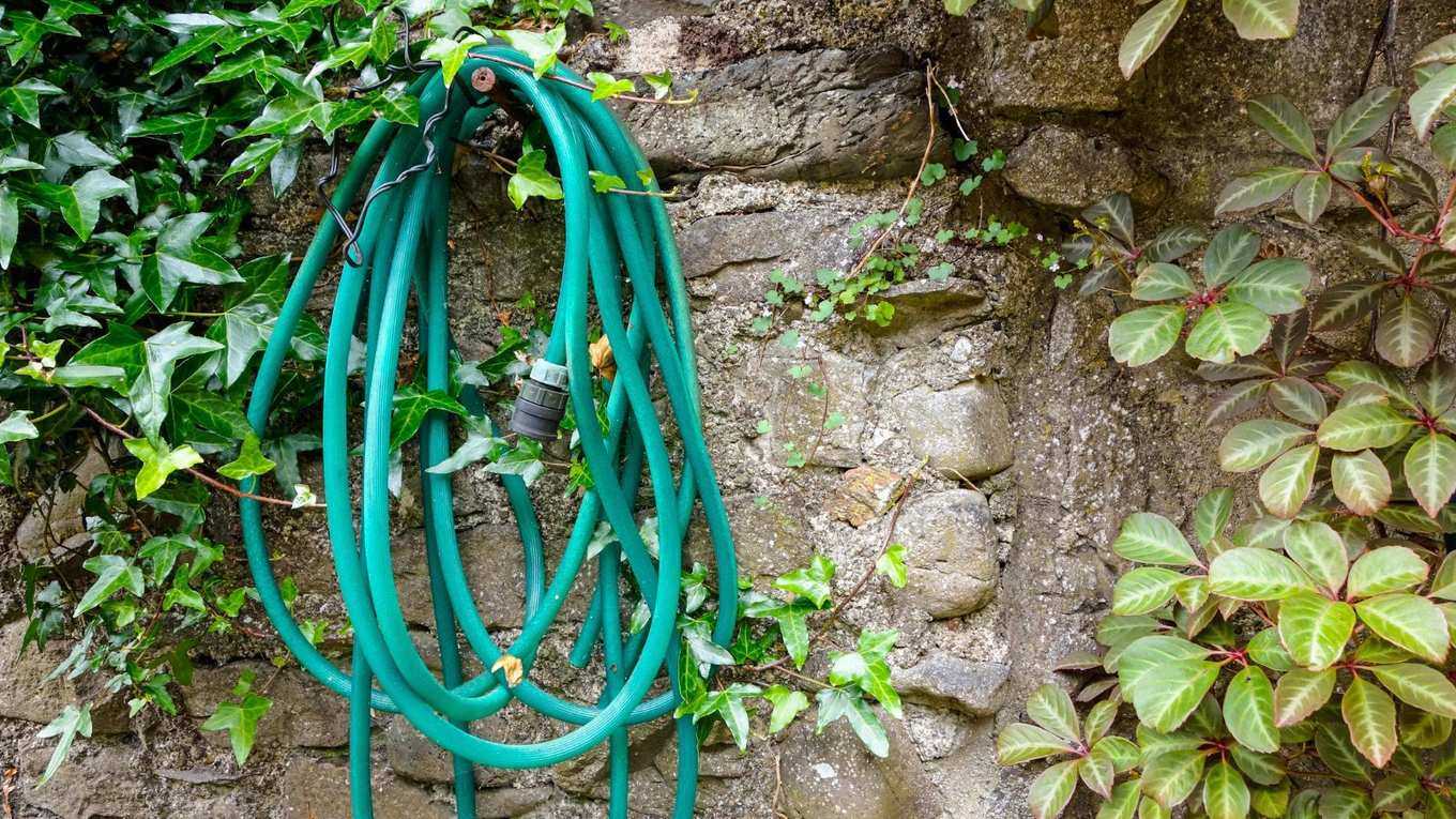 These 4 stylish and unexpected ideas have helped me to disguise an ugly garden hose, and they are so easy to achieve