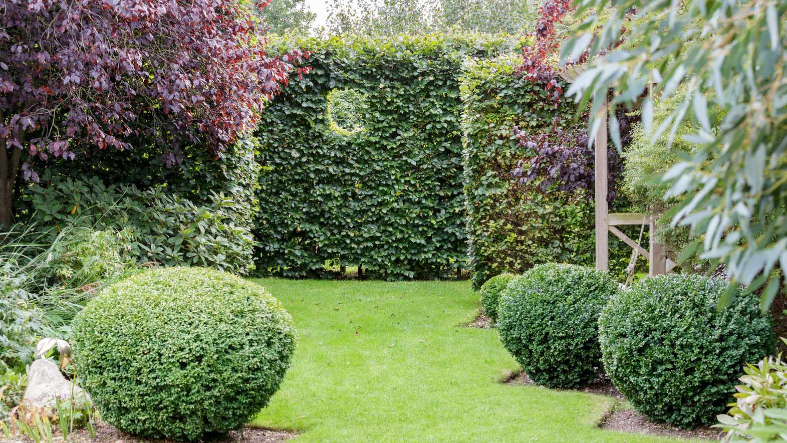 Garden edging ideas – for neat, tidy and decorative borders