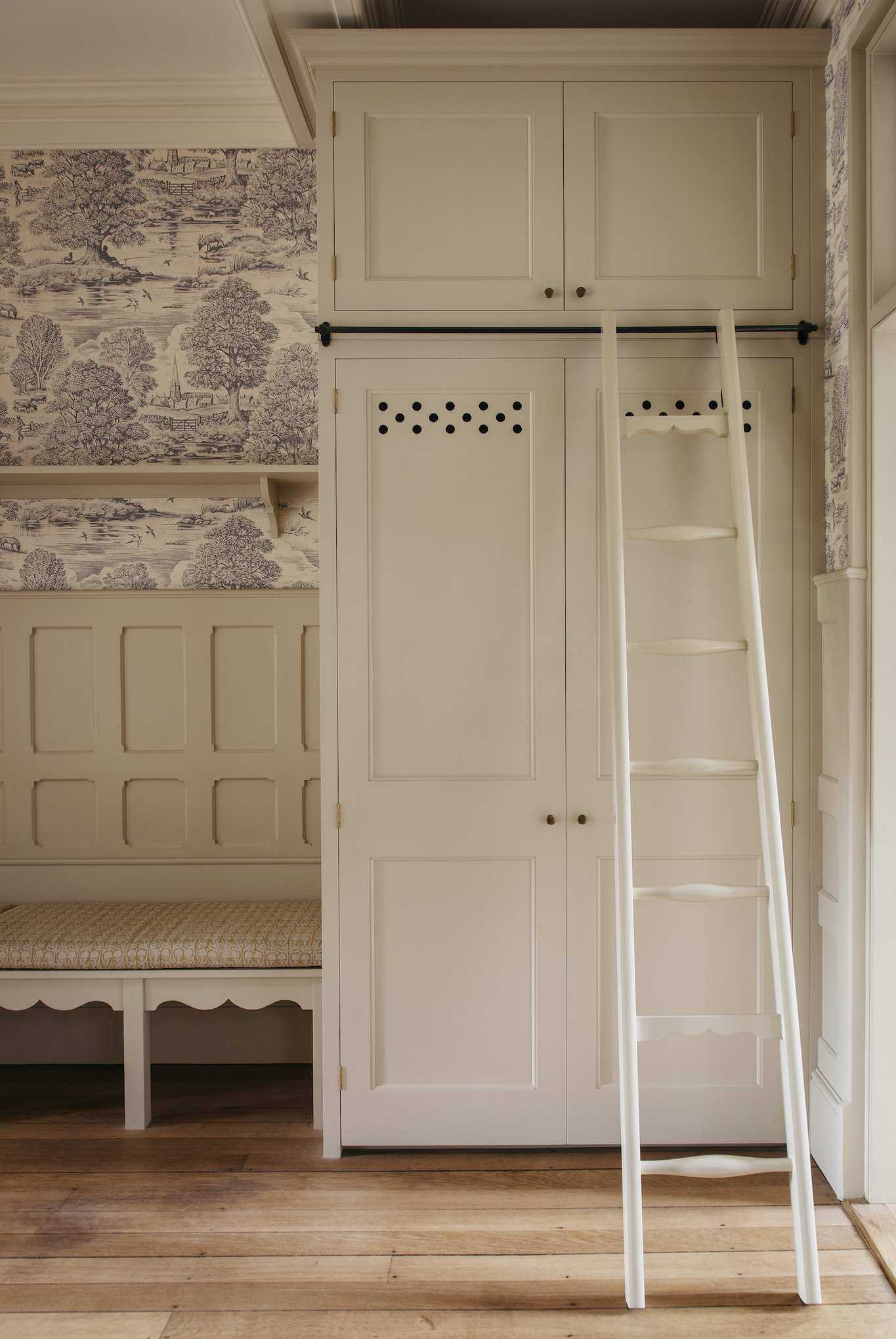 boot room storage with ladder
