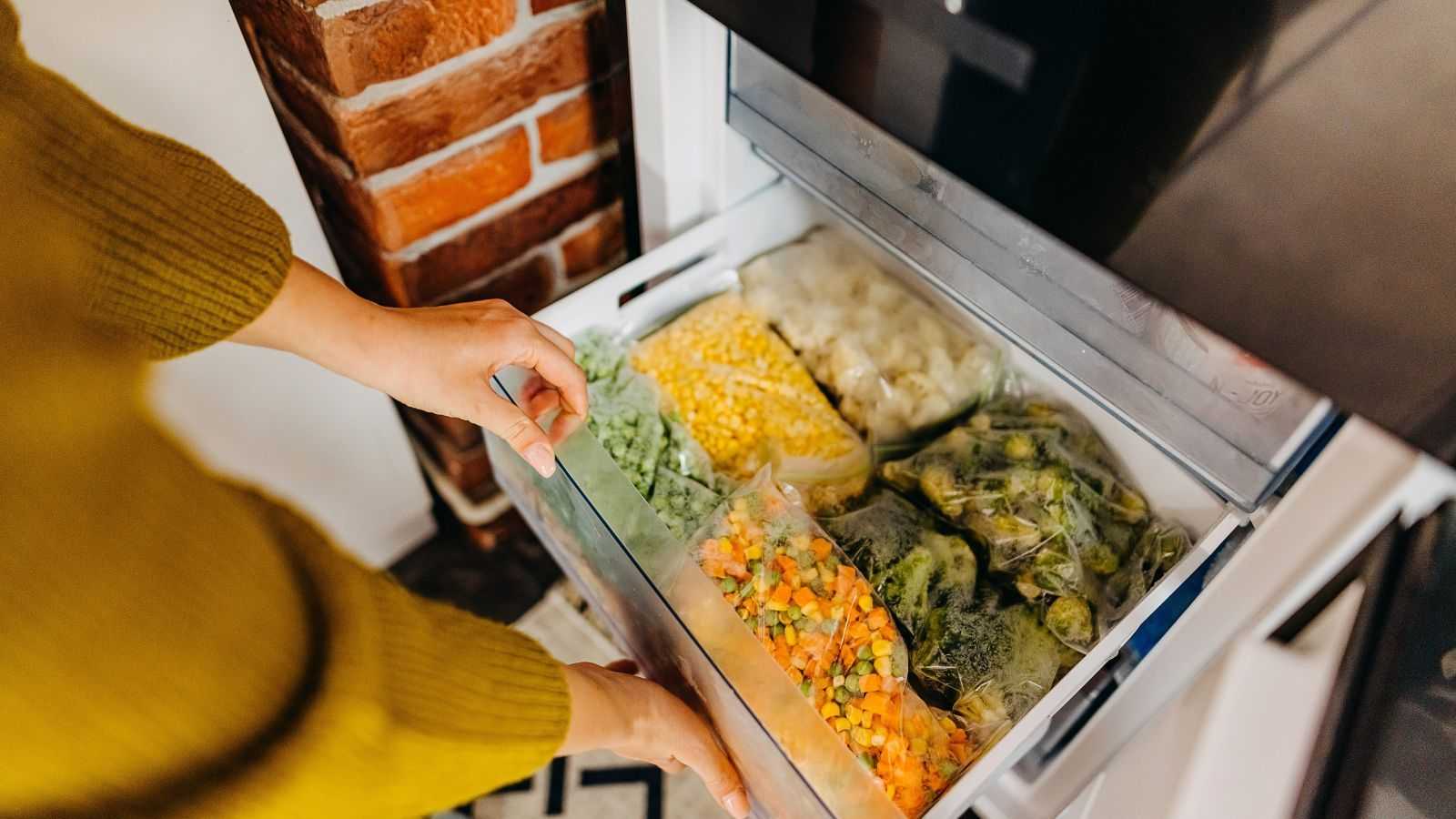 How to organize a freezer – 10 expert tips to get drawers in order