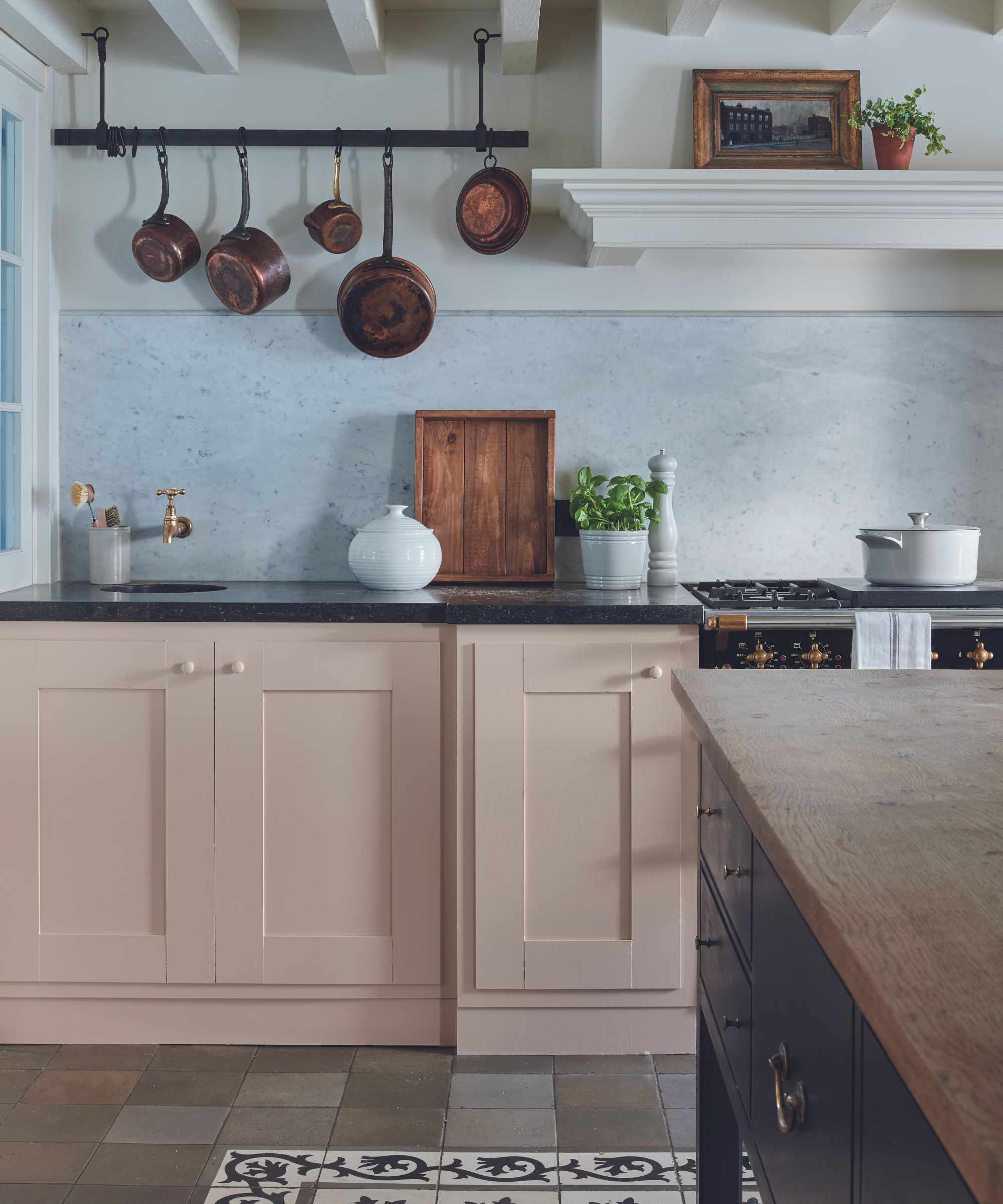 Country kitchen painted in Farrow &amp; Ball's setting plaster