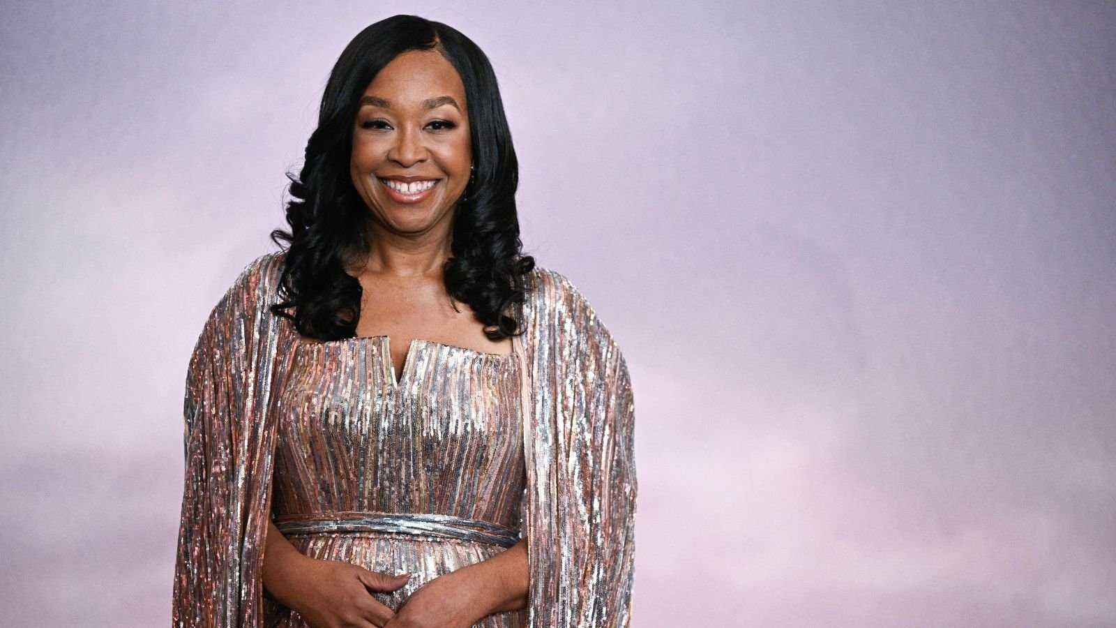 Shonda Rhimes' Serene Living Room Has Changed My View on Pattern Layering